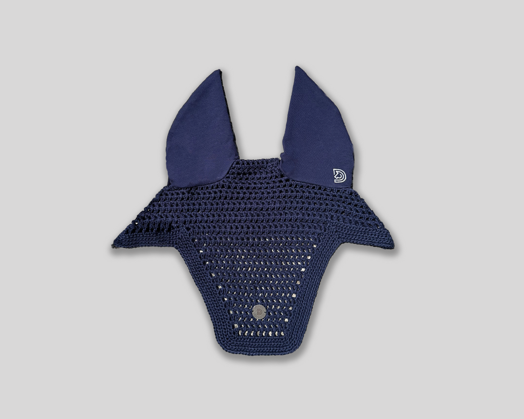fly bonnet in navy color, photo in studio