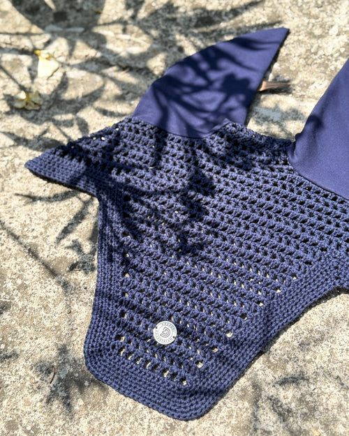 fly bonnet in navy color, photo outside