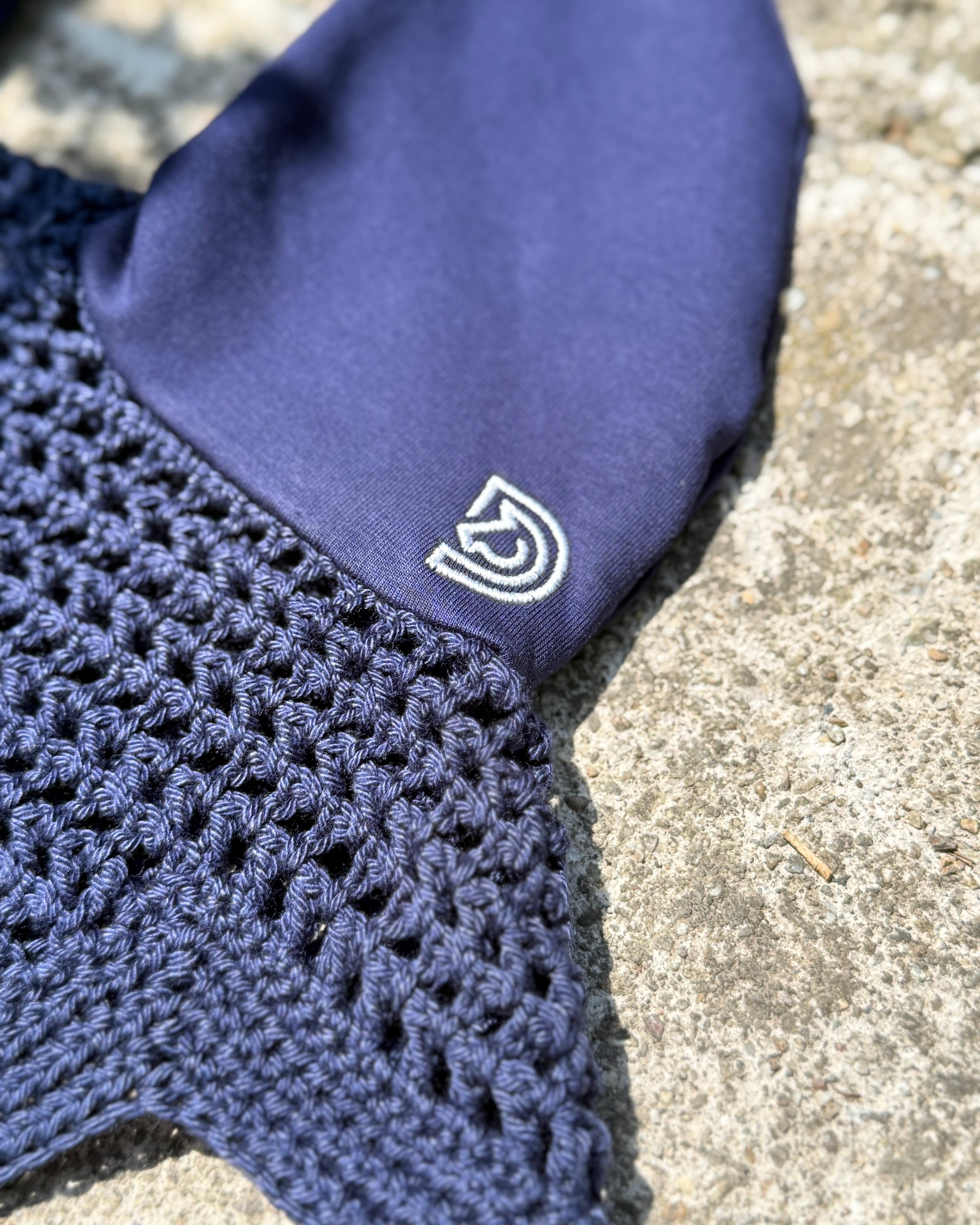fly bonnet in navy color, detail photo