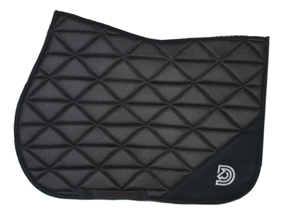 čierna podsedlovka, čierna deka pod sedlo, čierna plstenka, priedušná podsedlovka, black saddle pad, black and white saddle pad, air mesh saddle pad